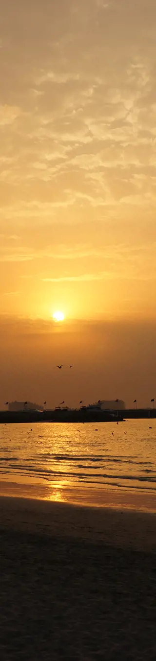 Das Wahrzeichen von Dubai im Sonnenuntergang - Burj al Arab